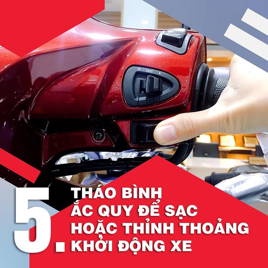 Tháo bình ắc quy