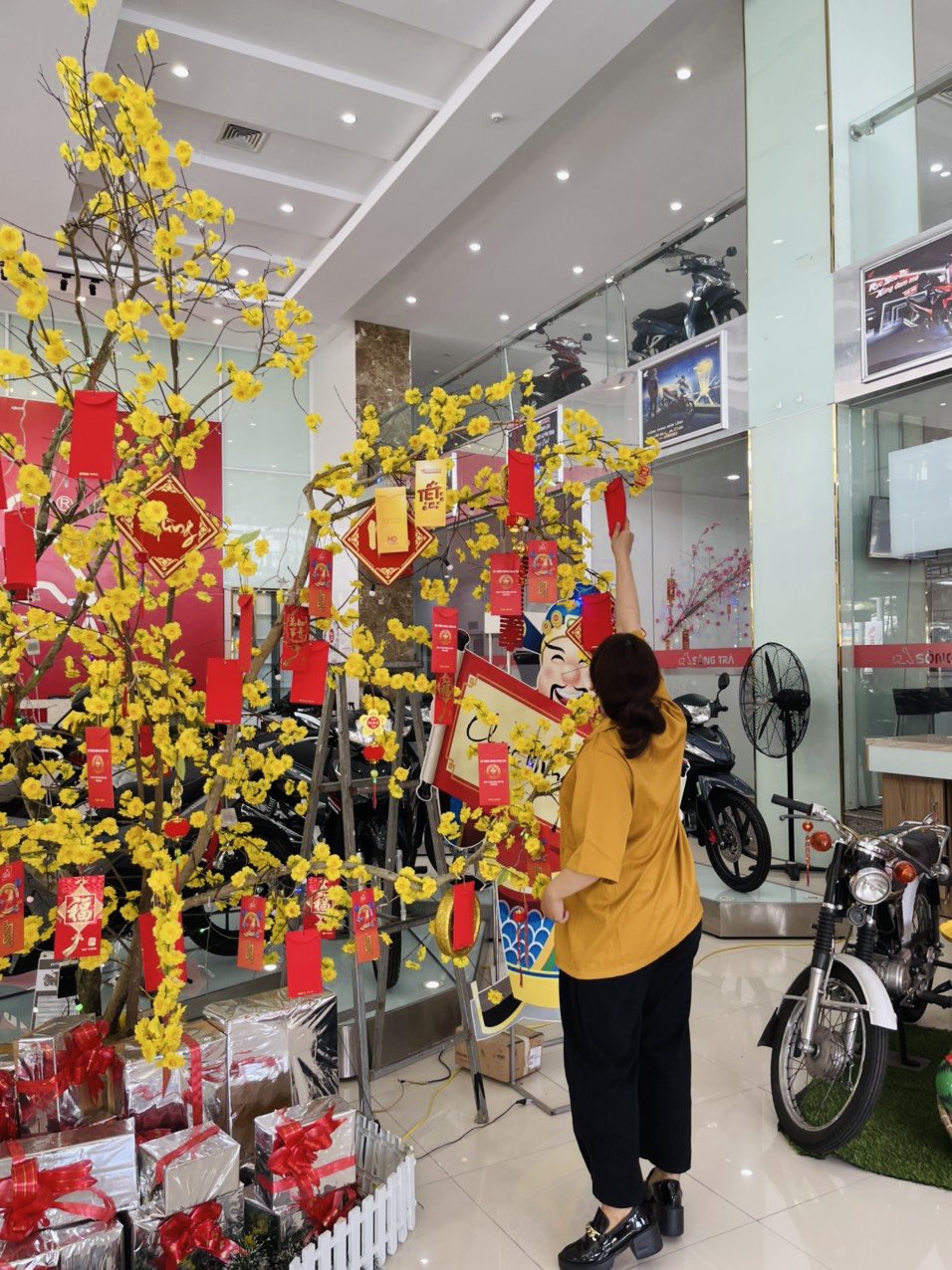 khai xuân hái lộc đầu năm